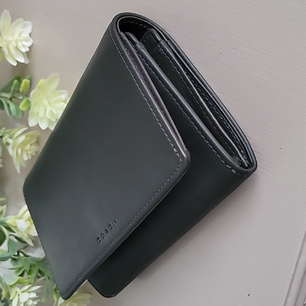 Vintage COACH Gray Bifold Wallet – Signature Leather – EUC – Classic Style